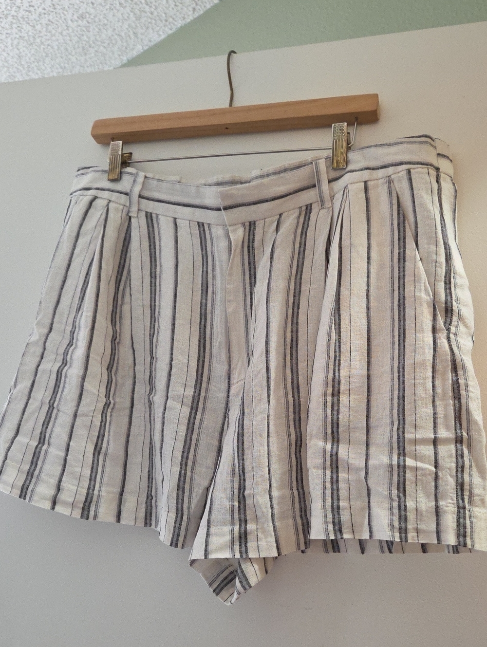 GAP  Linen Blend Striped Shorts XL